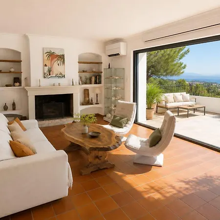 With Sea View And Swimming Pool In St-aygulf Hébergement de vacances