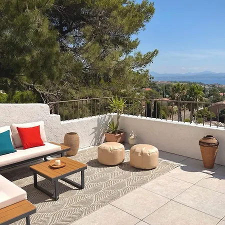 Ferienhaus With Sea View And Swimming Pool In St-aygulf