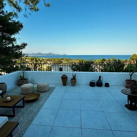 With Sea View And Swimming Pool In St-aygulf Hébergement de vacances
