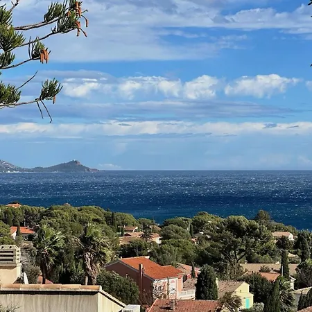 With Sea View And Swimming Pool In St-aygulf Hébergement de vacances *